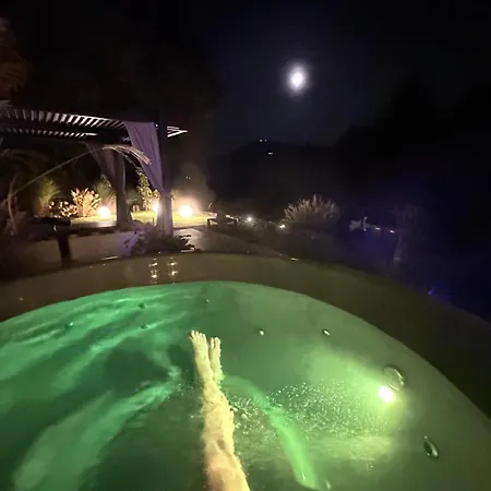 Apartment Na Stromym Wzgorzu Z Prywatna Sauna I Balia Z Widokiem Na Gory 800 M Npm Szczyrk