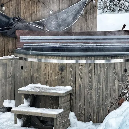 Na Stromym Wzgorzu Z Prywatna Sauna I Balia Z Widokiem Na Gory 800 M Npm Apartment